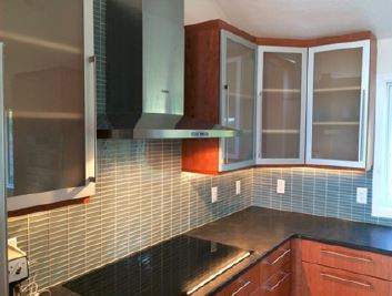 A new kitchen with aluminum doors