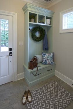 Get the mudroom you want using custom cabinets