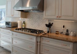 Transitional kitchen design includes a geometric pattern backsplash